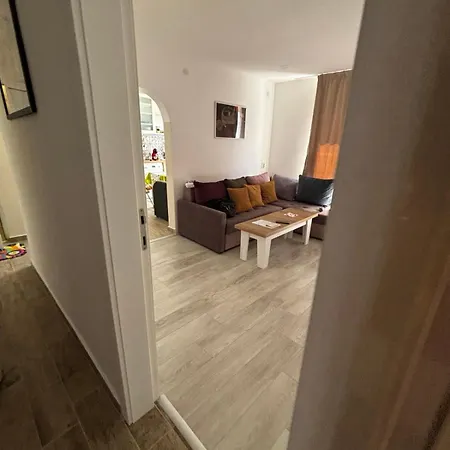 апартаменът у град *